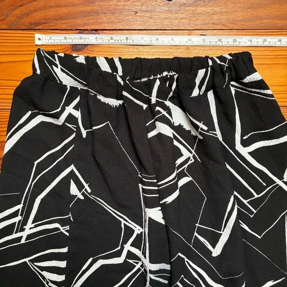Chalet et Céci Stylish Black and White Wide Leg Pants, EUC, M - Picture 2 of 11